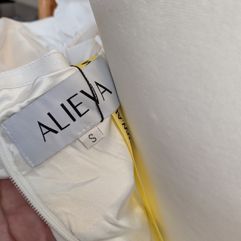 Alieva Elegant Strapless White Dress Size Small - Picture 7 of 7